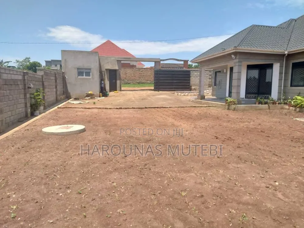 Furnished 5bdrm Bungalow in Residential Shooter, Busukuma for sale