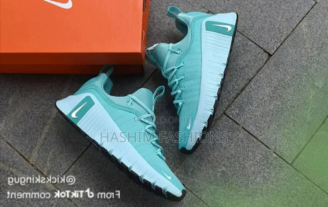 Original New Nike Free Metcon 6 Trainers in a Turquoise Color