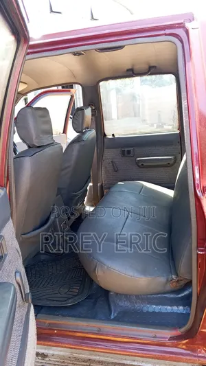 Toyota Hilux 1999 Maroon