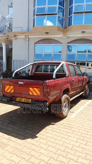 Toyota Hilux 1999 Maroon