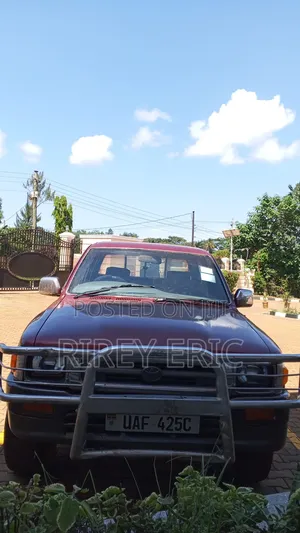 Toyota Hilux 1999 Maroon