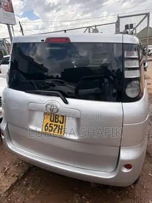 Toyota Sienta 2008 Silver