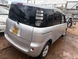 Toyota Sienta 2008 Silver