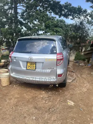 Toyota RAV4 2011 Silver