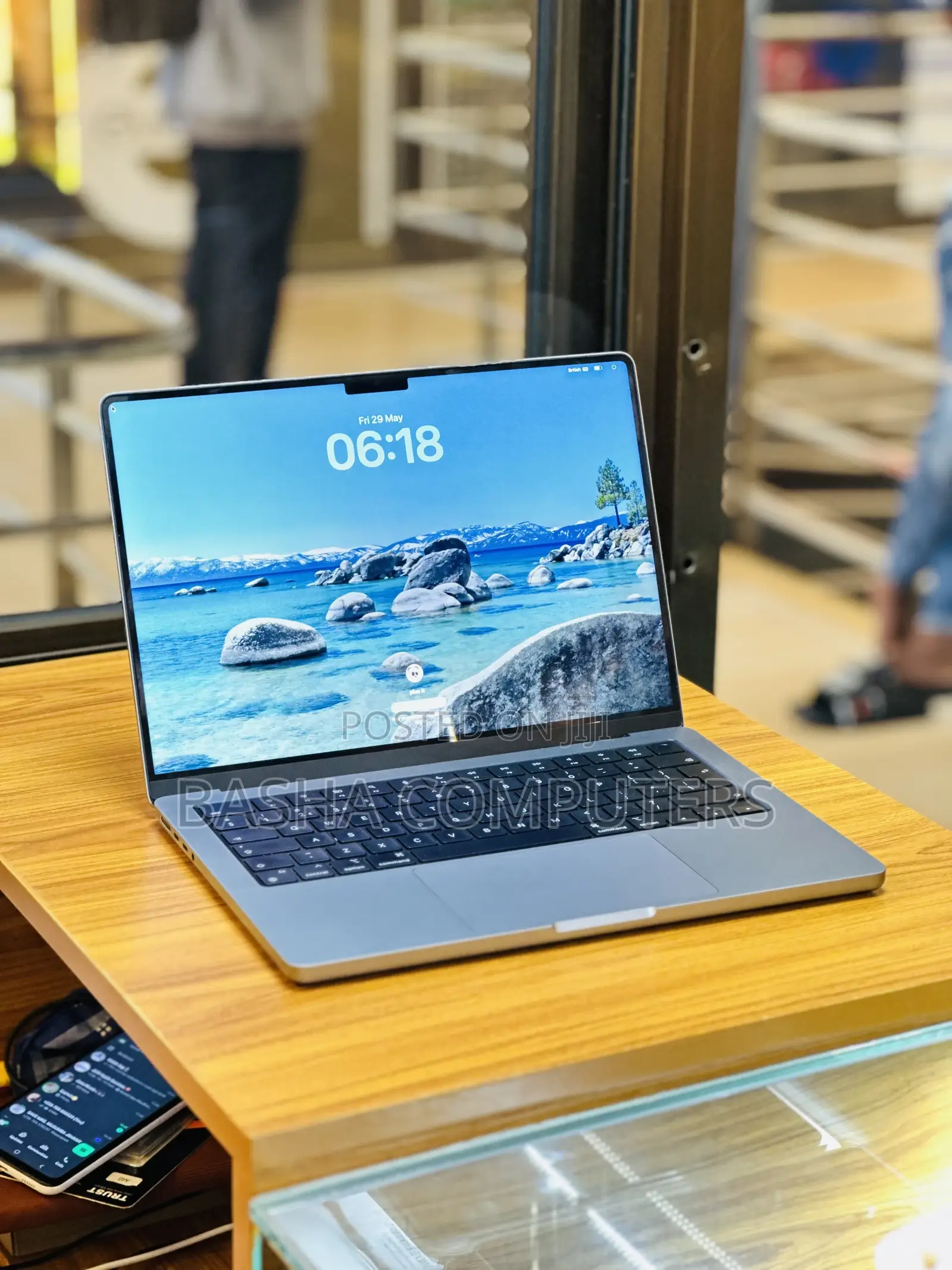New Laptop Apple MacBook Pro M1 16GB Apple M1 Pro SSD 1T