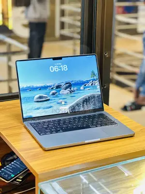 New Laptop Apple MacBook Pro M1 16GB Apple M1 Pro SSD 1T