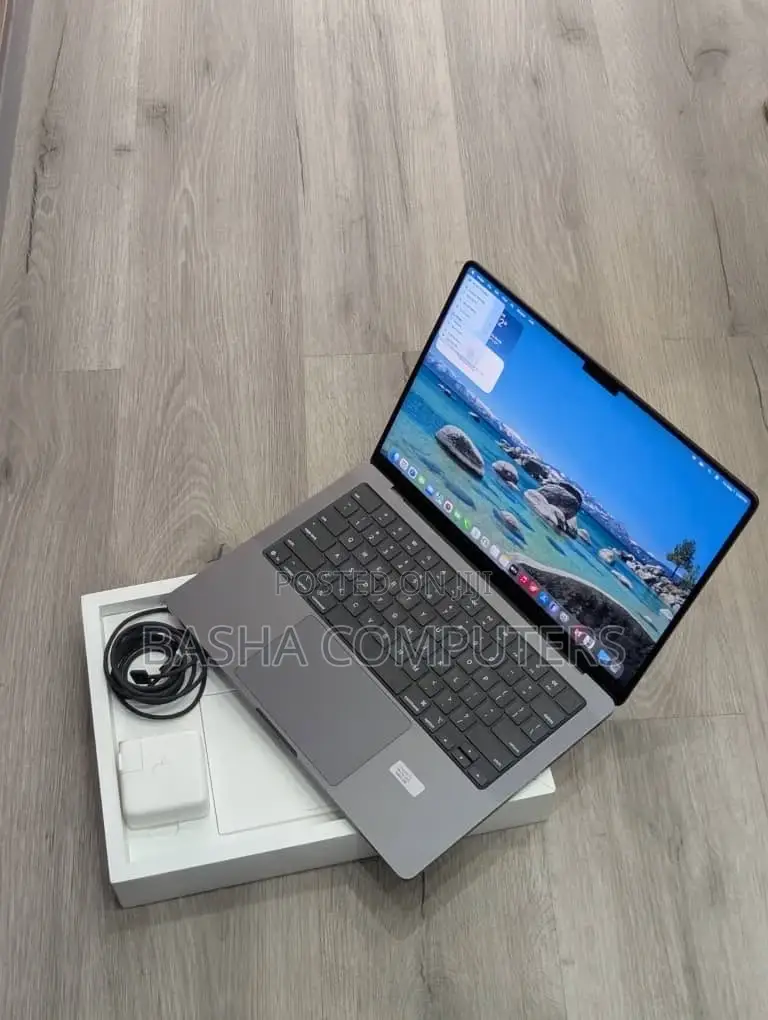 New Apple MacBook Pro 2025 M5 14-inch 16GB Apple M5 Pro SSD 512GB