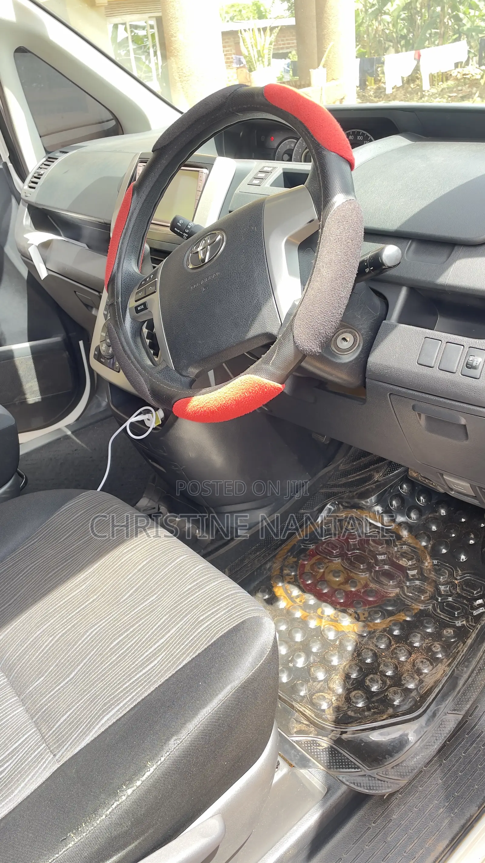 Toyota Noah 2012 White