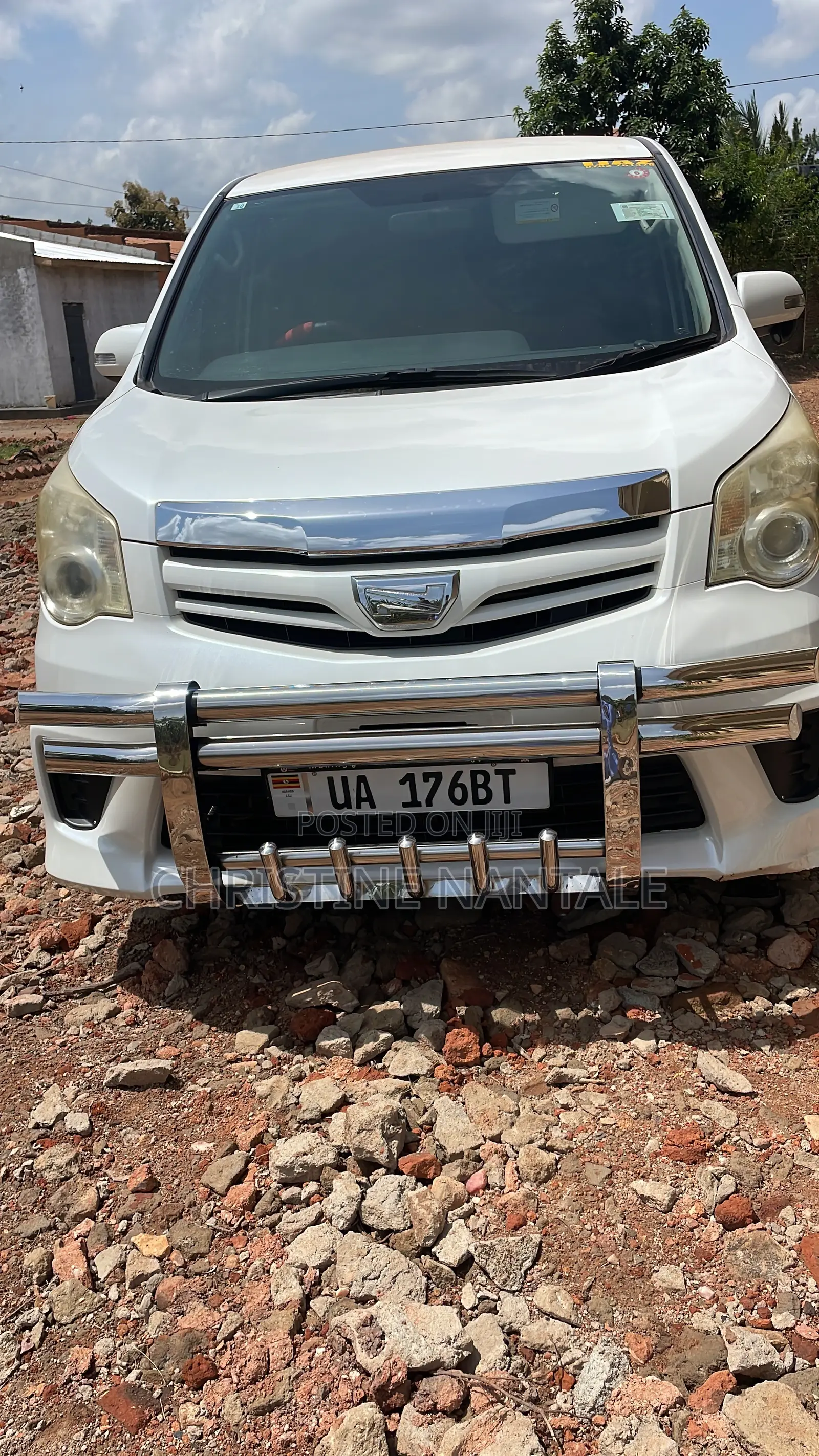 Toyota Noah 2012 White