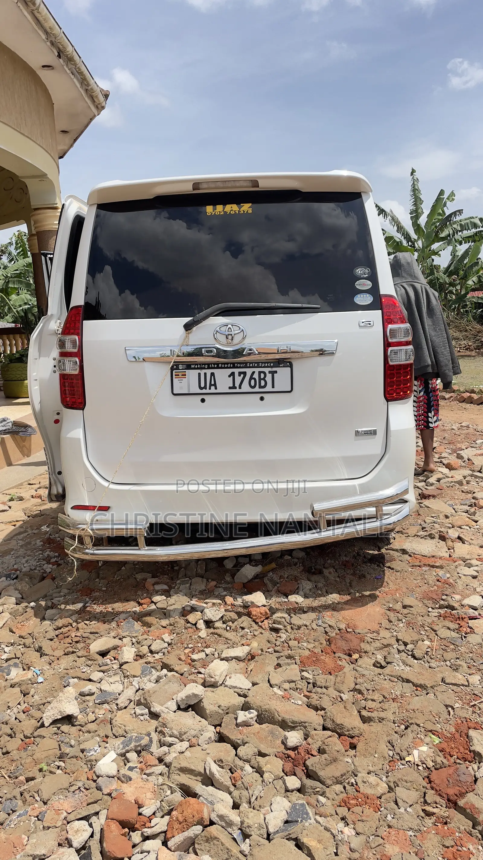 Toyota Noah 2012 White