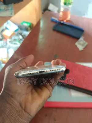 Apple iPhone X 64 GB White