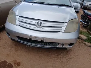 Toyota IST 2005 Silver