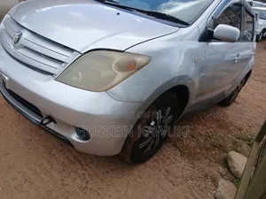 Toyota IST 2005 Silver