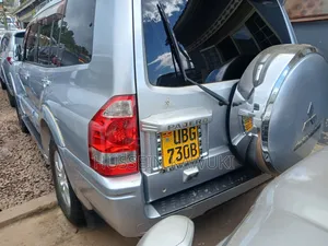 Mitsubishi Pajero 1999 Silver