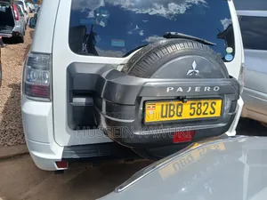 Mitsubishi Pajero 2009 White