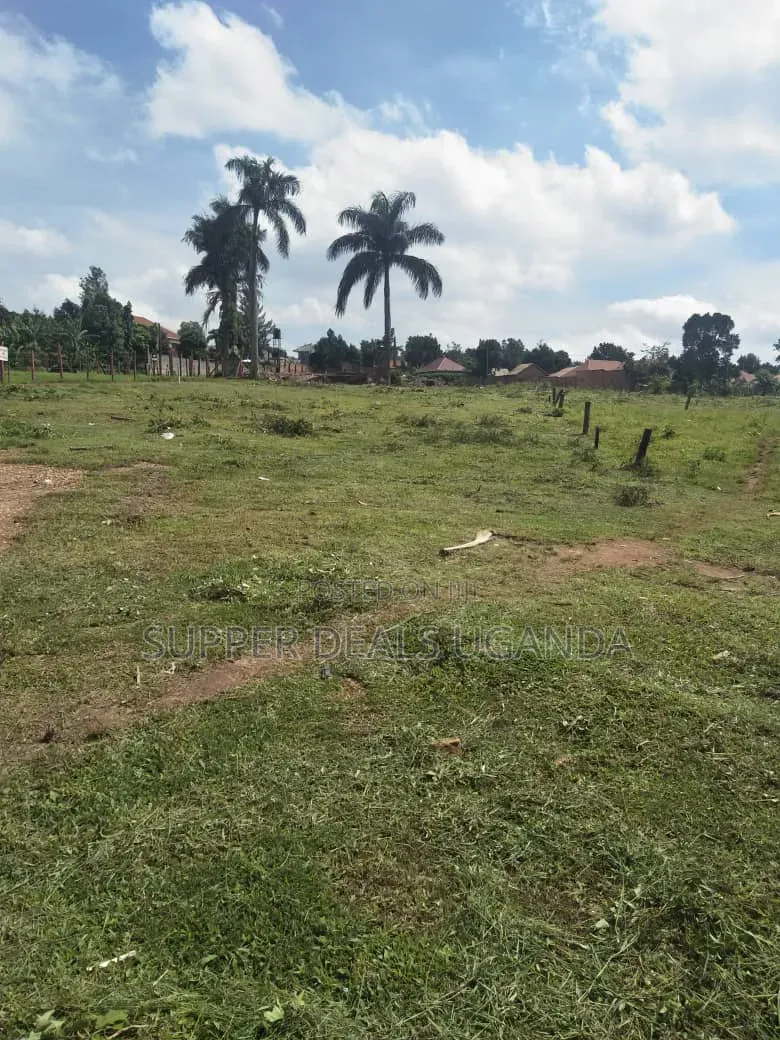 200by200ft Plot for Rent in Gayaza