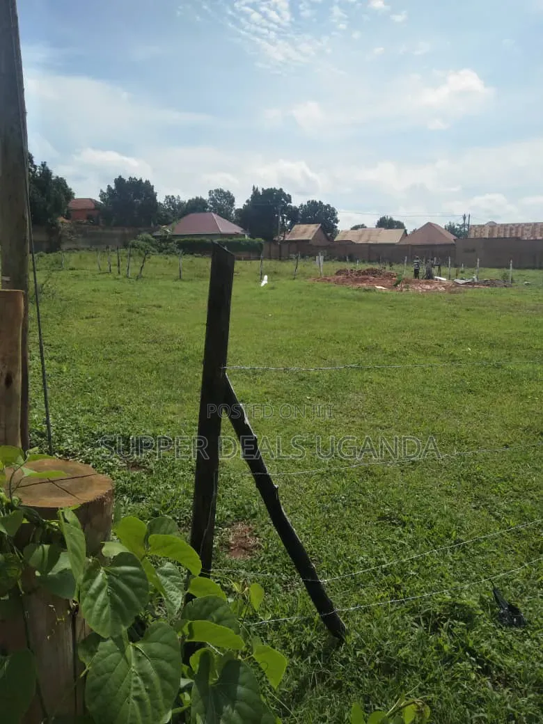 200by200ft Plot for Rent in Gayaza