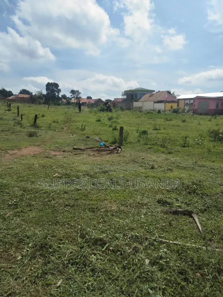 200by200ft Plot for Rent in Gayaza