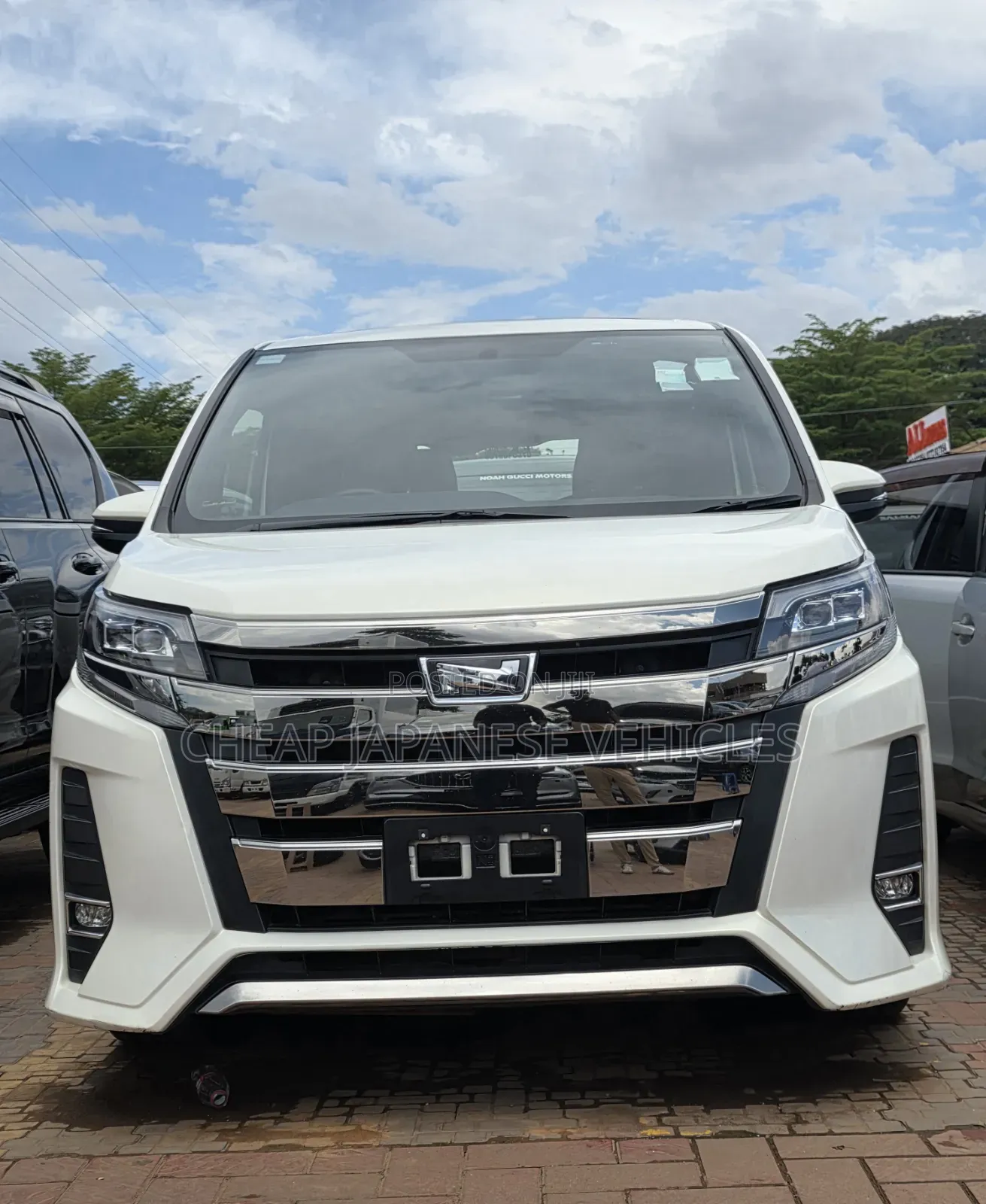 Toyota Noah 2.0 FWD (8 Seater) 2018 White