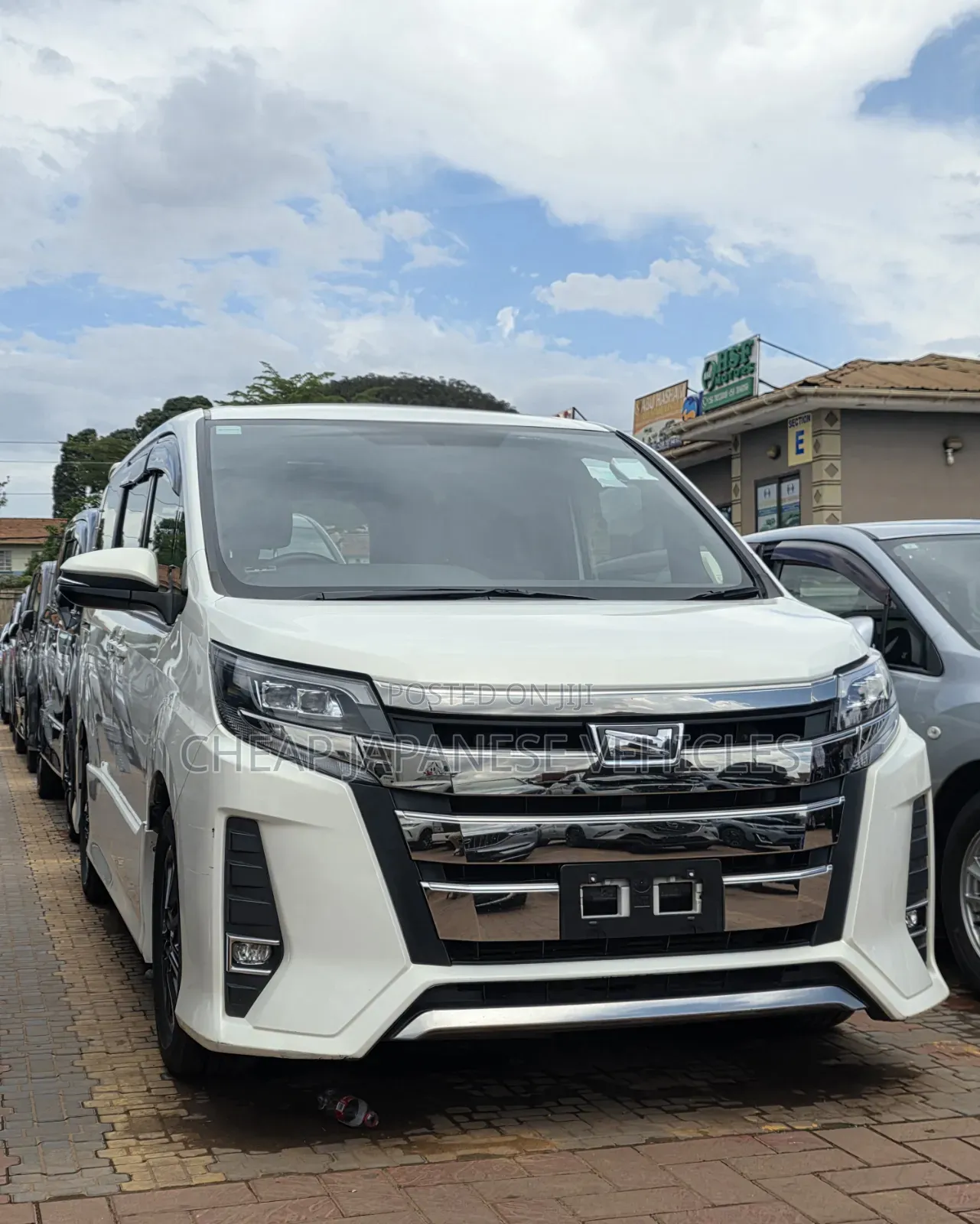 Toyota Noah 2.0 FWD (8 Seater) 2018 White