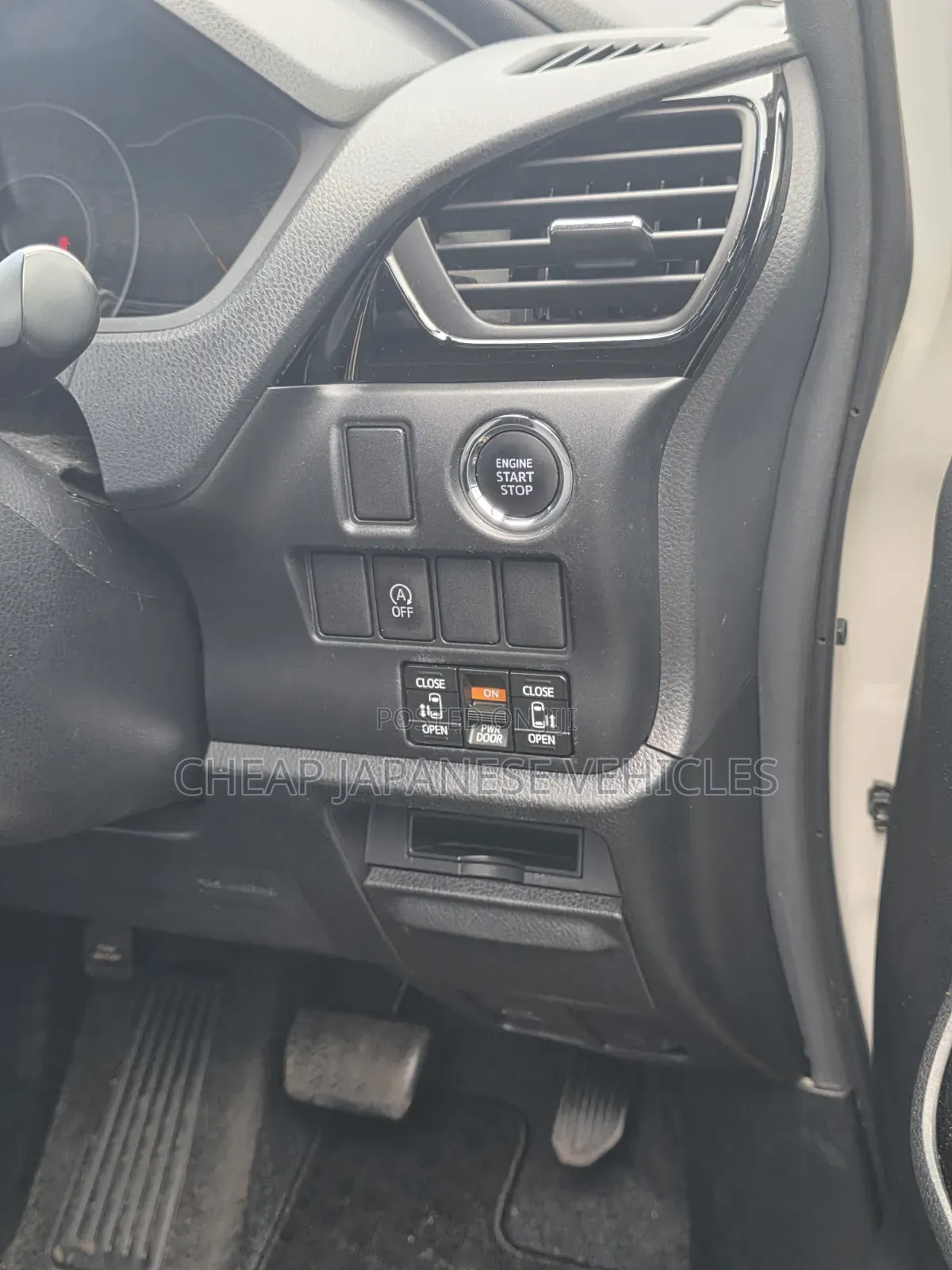 Toyota Noah 2.0 FWD (8 Seater) 2018 White
