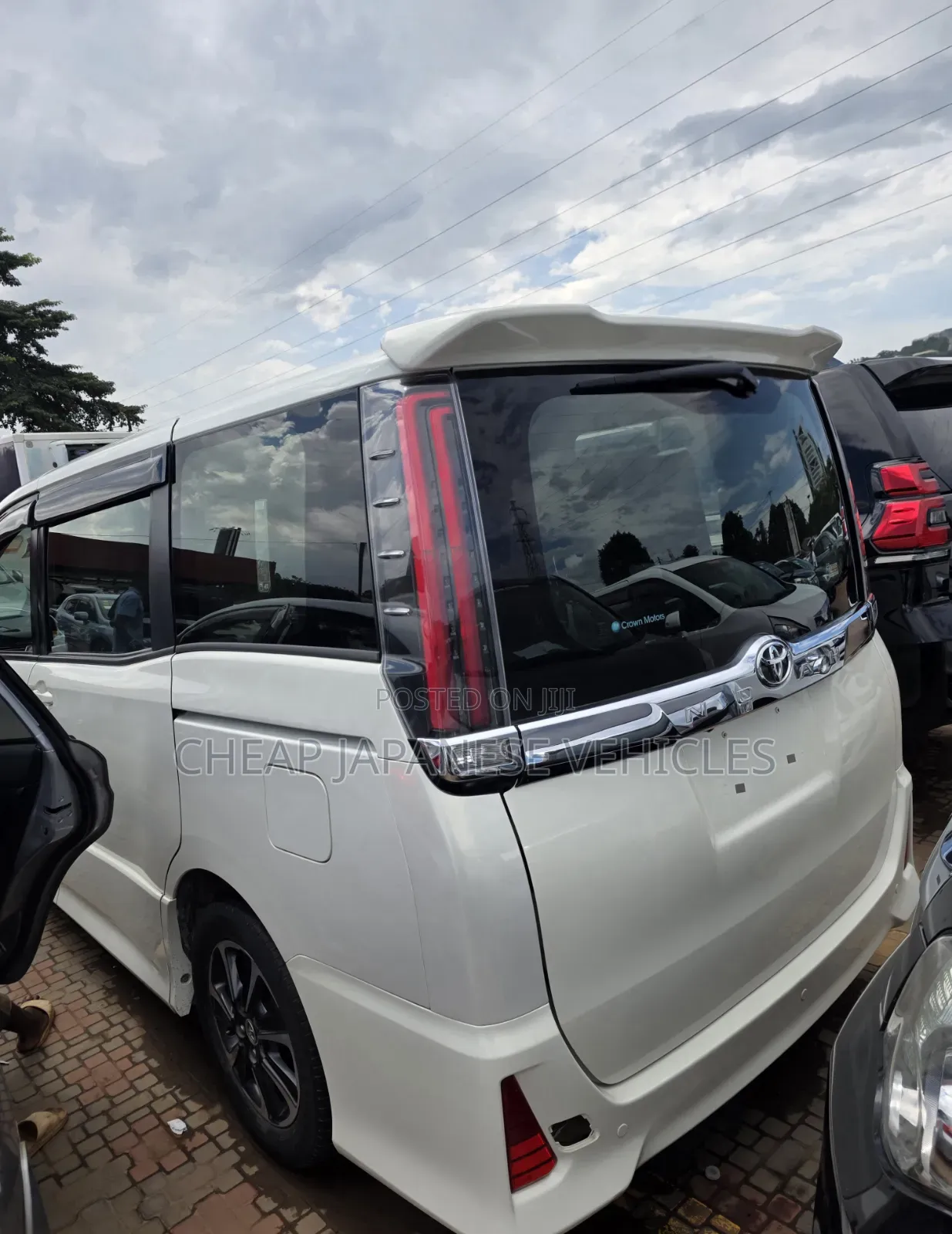 Toyota Noah 2.0 FWD (8 Seater) 2018 White