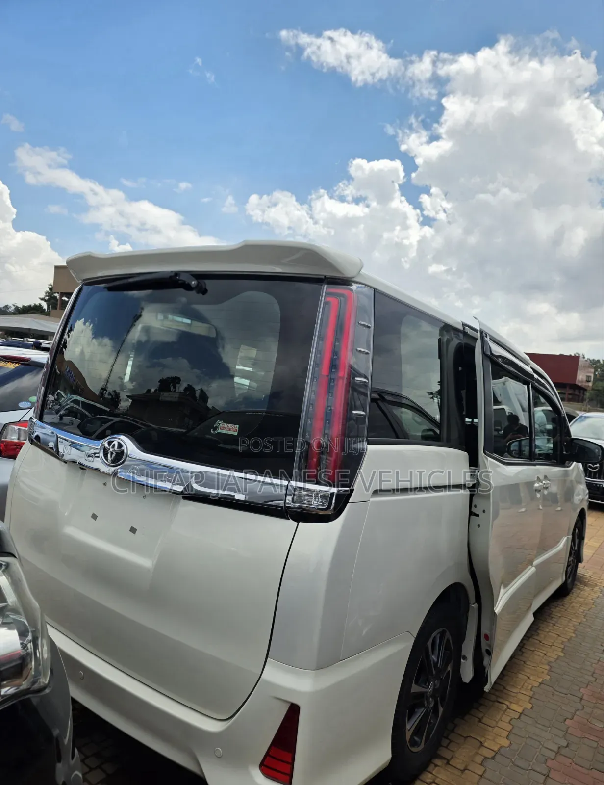 Toyota Noah 2.0 FWD (8 Seater) 2018 White