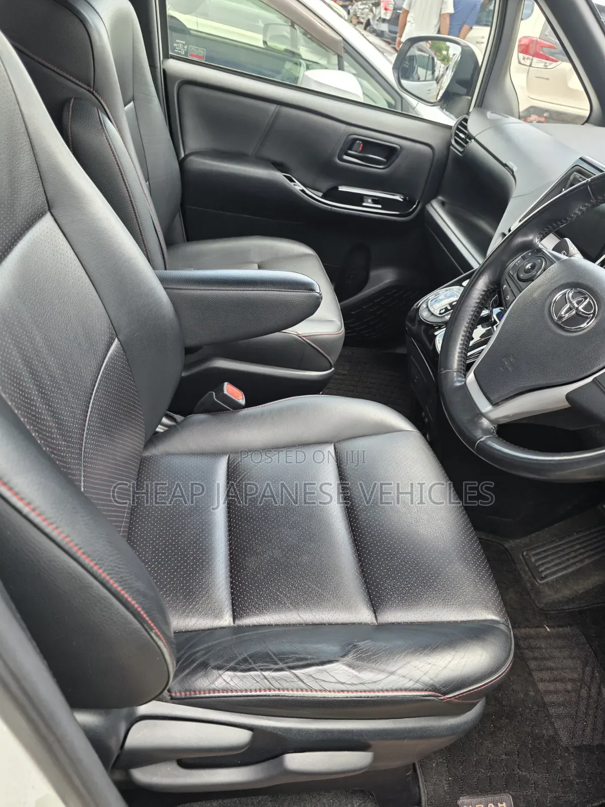 Toyota Noah 2.0 FWD (8 Seater) 2018 White
