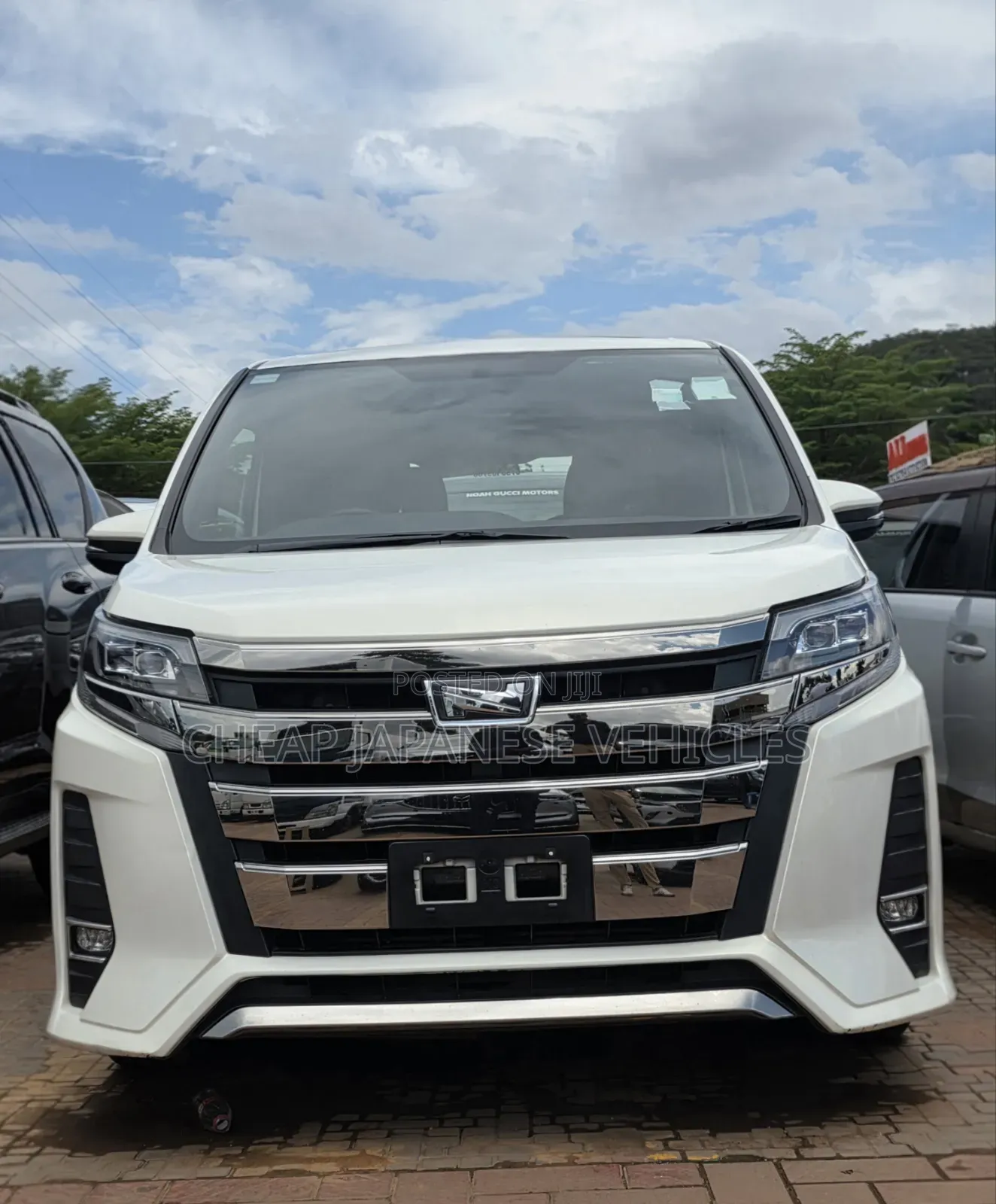 Toyota Noah 2.0 FWD (8 Seater) 2018 White