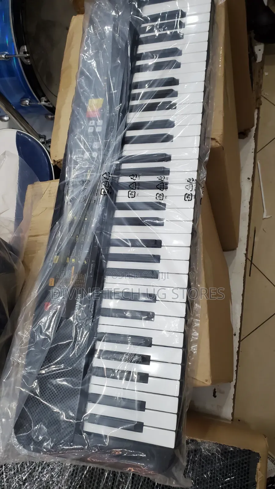 Professional Yamaha PSR-F52 Portable Keyboards
With 61 Keys