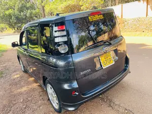 Toyota Sienta 1.5 FWD 2009 Gray