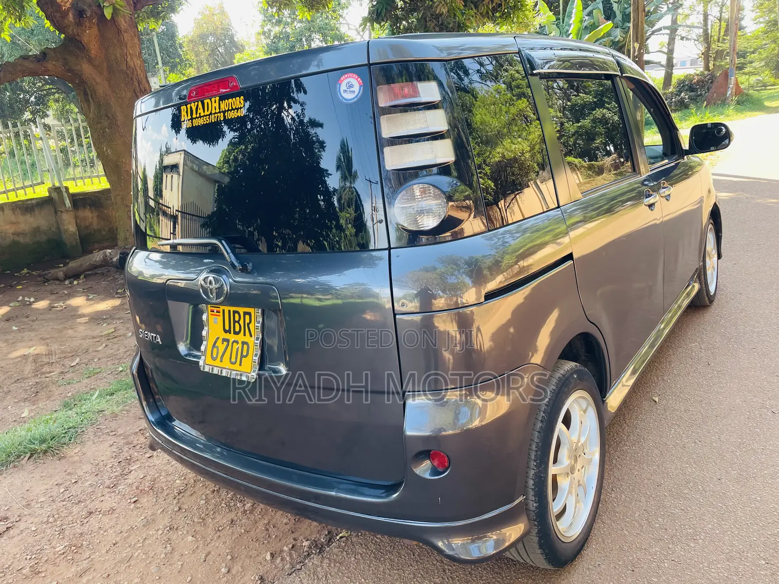Toyota Sienta 1.5 FWD 2009 Gray