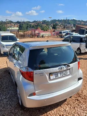 Toyota Ractis 1.5 AWD 2012 Silver