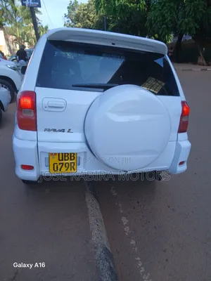 Toyota RAV4 2002 White