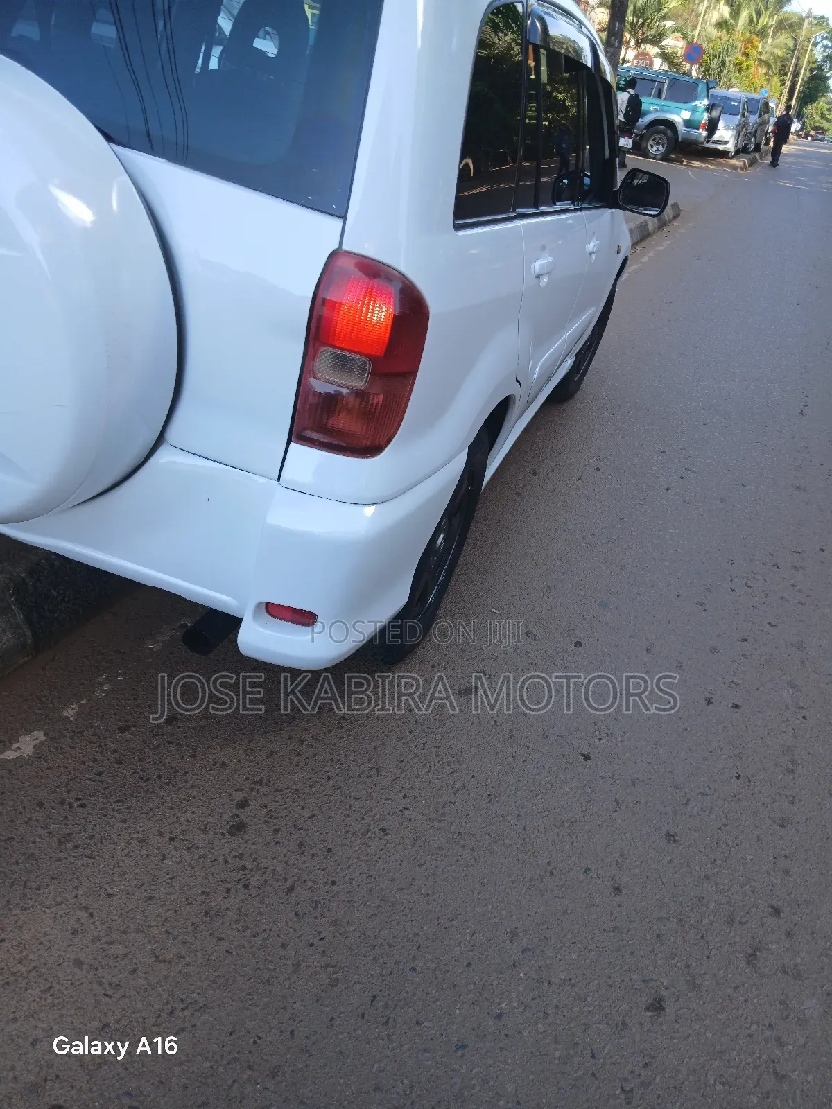 Toyota RAV4 2002 White