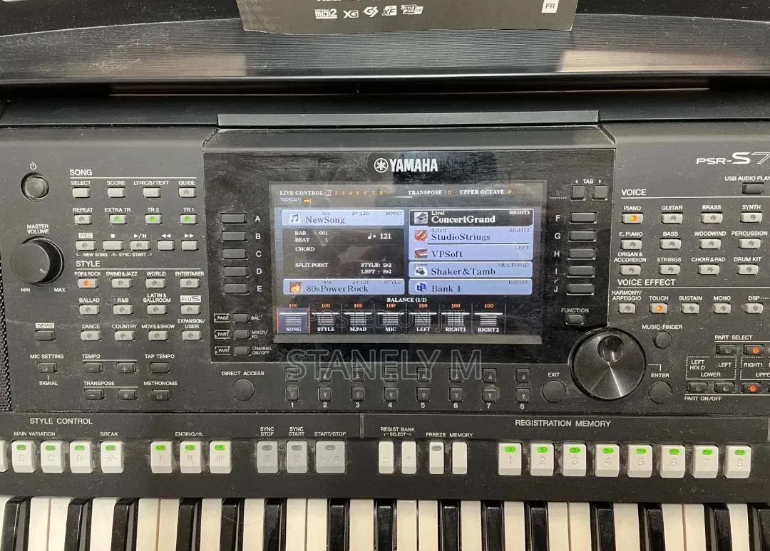 Yamaha PSR S775 Keyboard Piano