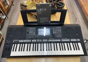 Yamaha PSR S775 Keyboard Piano
