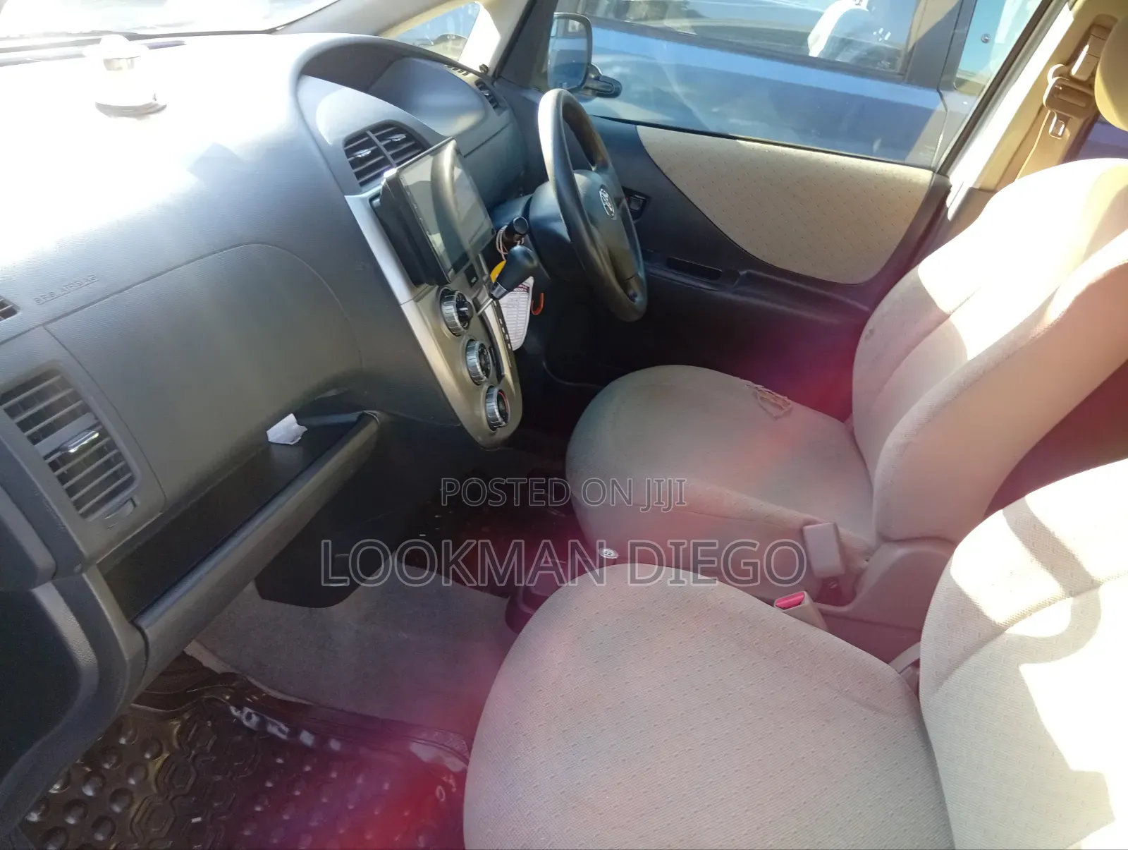 Toyota Ractis 1.5 AWD 2009 Silver