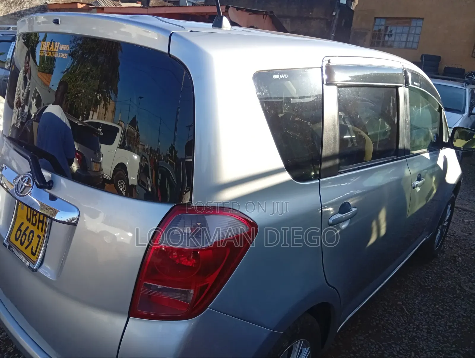 Toyota Ractis 1.5 AWD 2009 Silver
