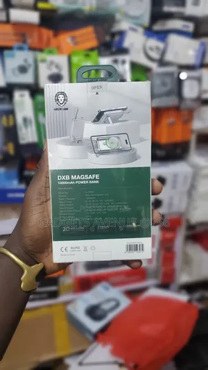Green Lion Magsafe 10000mah Power Bank in Gray.