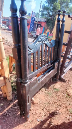 4by6 Wooden Bed Used Available for Sale