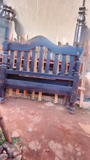 4by6 Wooden Bed Used Available for Sale