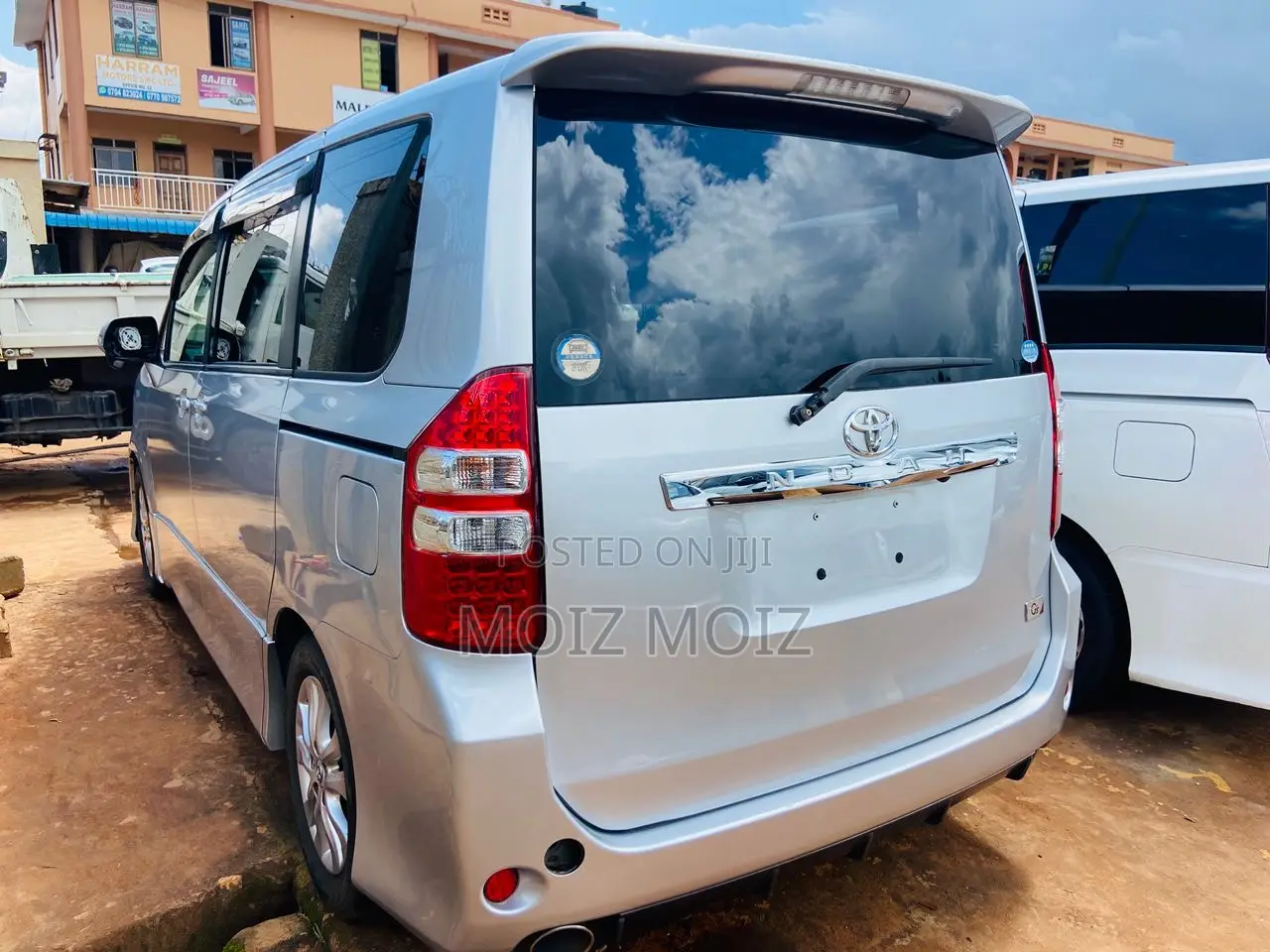 Toyota Noah 2013 Silver