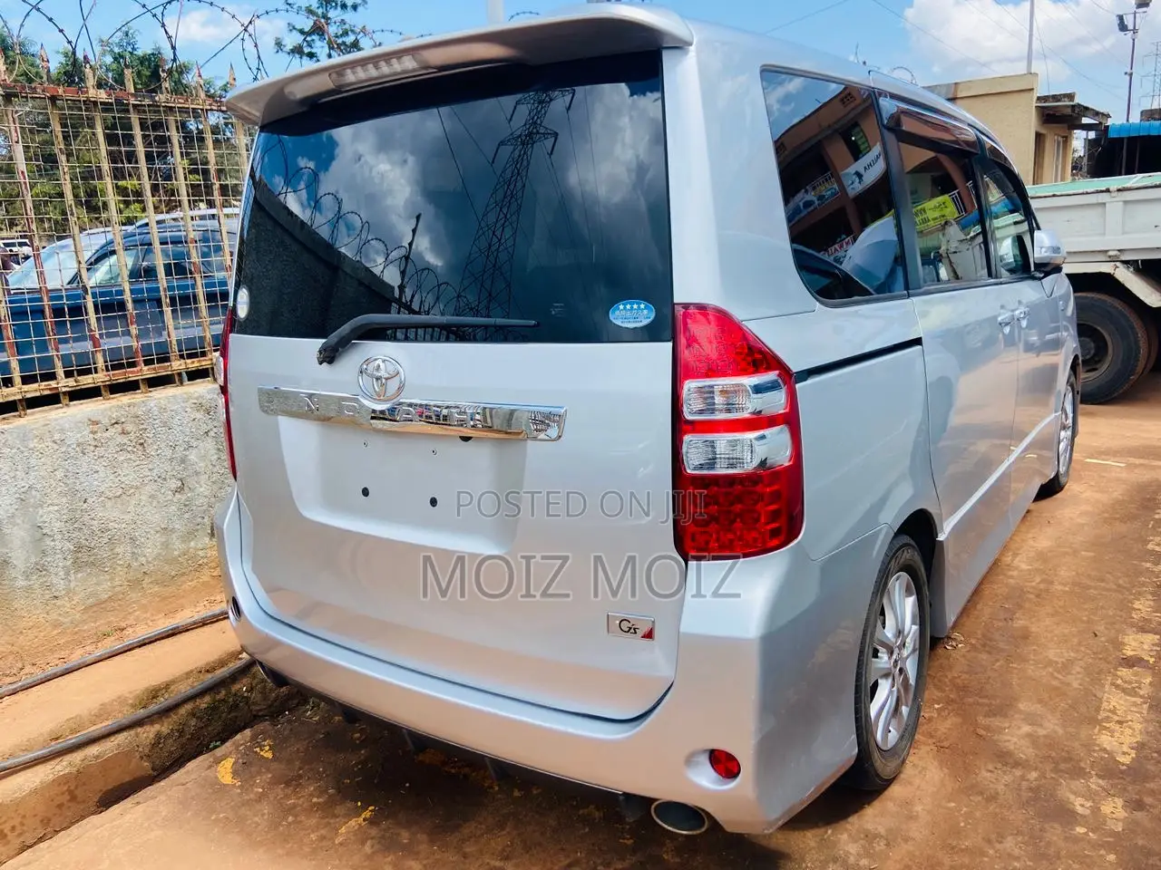 Toyota Noah 2013 Silver
