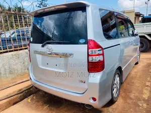 Toyota Noah 2013 Silver