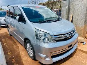 Toyota Noah 2013 Silver