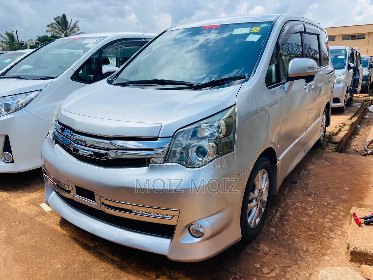 Toyota Noah 2013 Silver