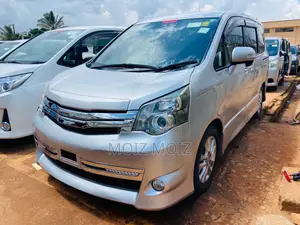 Toyota Noah 2013 Silver
