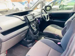 Toyota Noah 2013 Silver