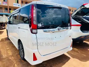 Toyota Noah 2014 White